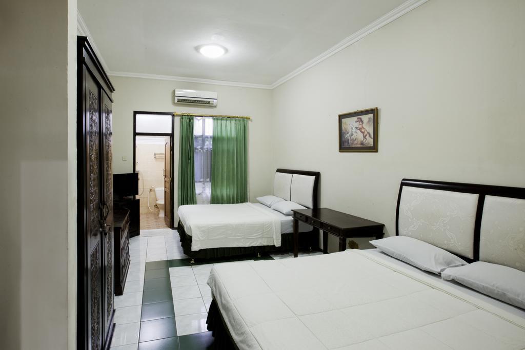 Hotel Galuh Anindita Jogjakarta Buitenkant foto