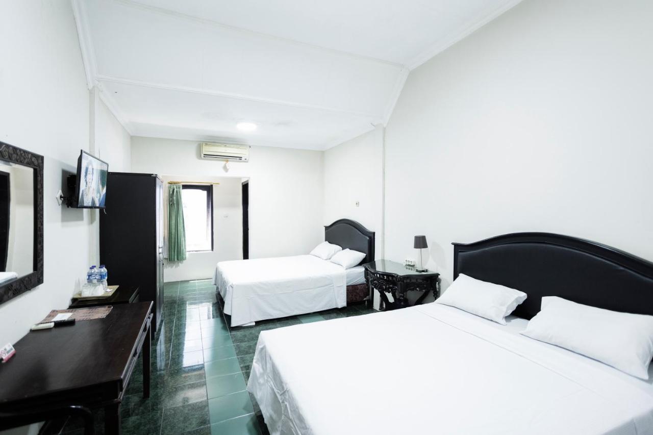 Hotel Galuh Anindita Jogjakarta Buitenkant foto