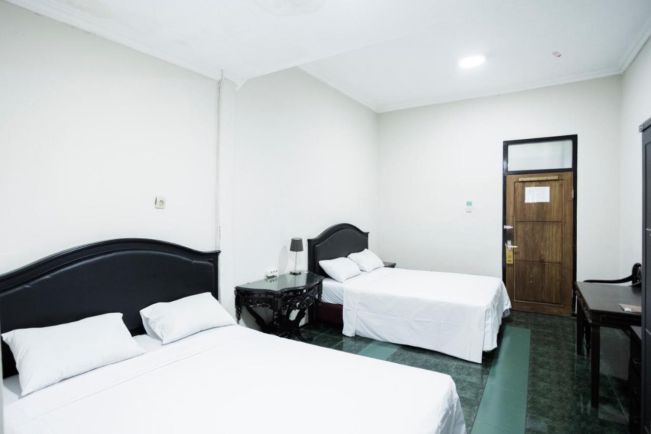 Hotel Galuh Anindita Jogjakarta Buitenkant foto
